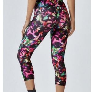 Fabletics Salar Capri 'A Cut Above' Leggings sz: L